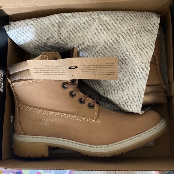 Swiss Brand Boots. Brand New NWT - Picture 1 of 6